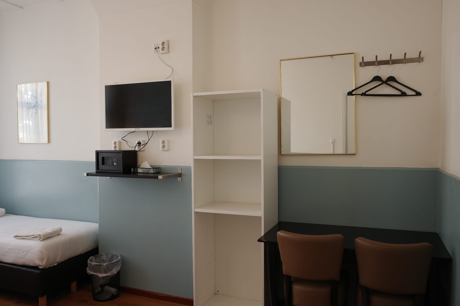 Room Amenities with TV and Safe